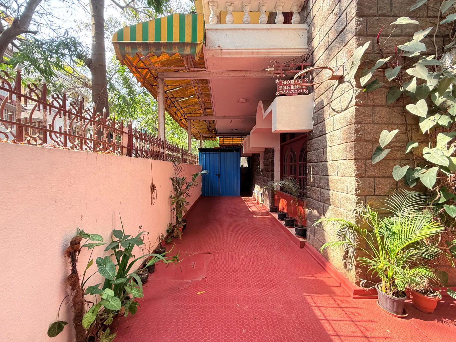 Regal Sapphire – 5BHK Villa for Shoots in Koramangala — Entrance and Parking
